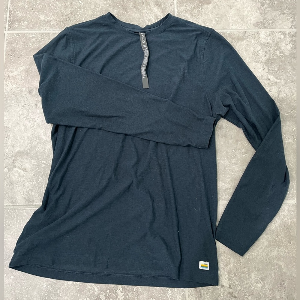 Vuori long sleeve strato tech tee, navy heather